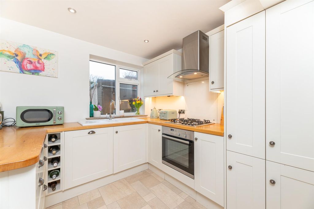 Property photo 3 of 28 Dining Kitchen