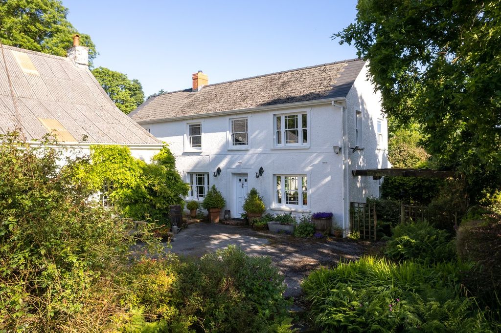 Property photo 1 of 40