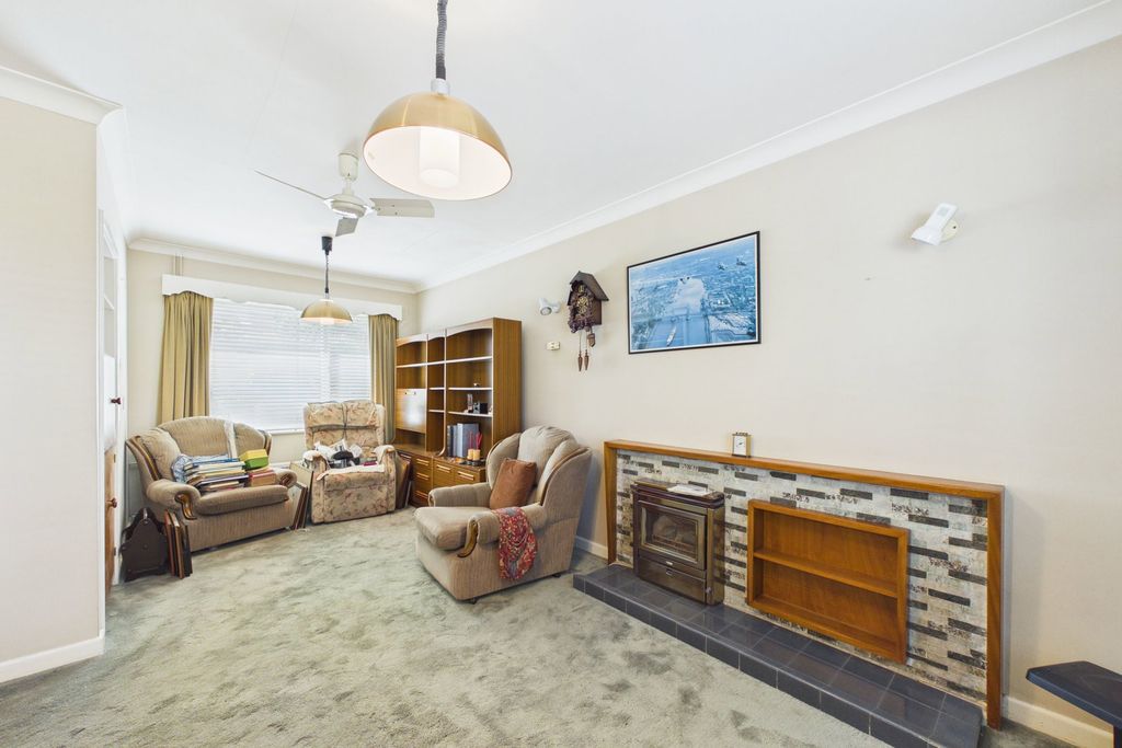 Property photo 2 of 31