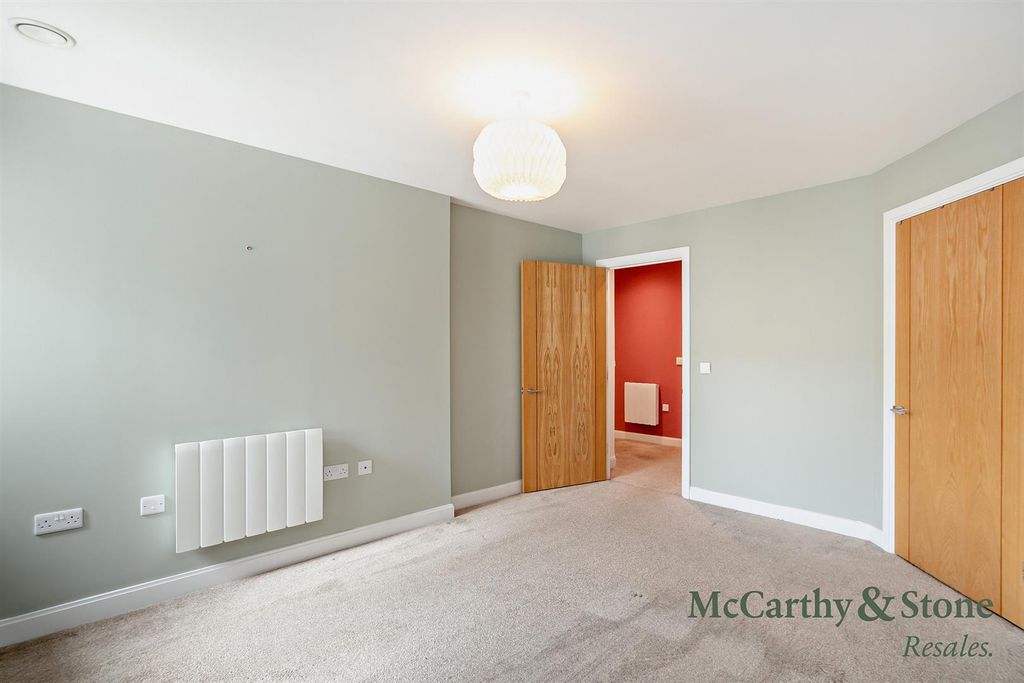 Property photo 3 of 14 8703250-Interior11-800.Jpg