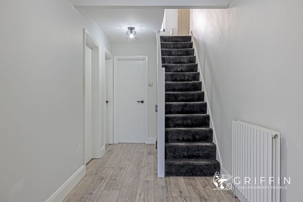 Property photo 2 of 26 Hallway