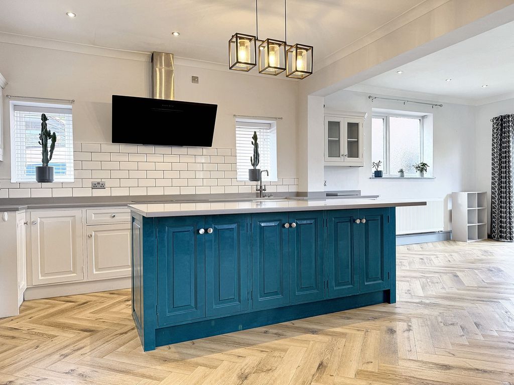 Property photo 2 of 39