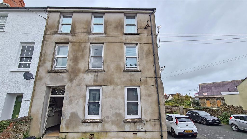 Property photo 2 of 11