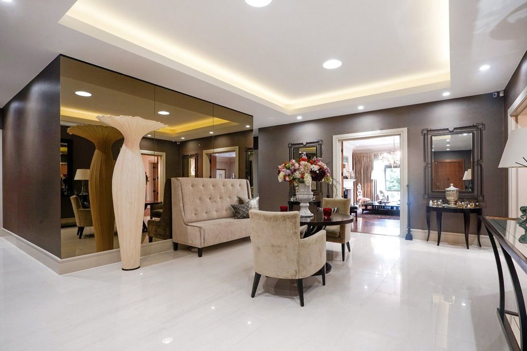 Property photo 3 of 14 Reception Area