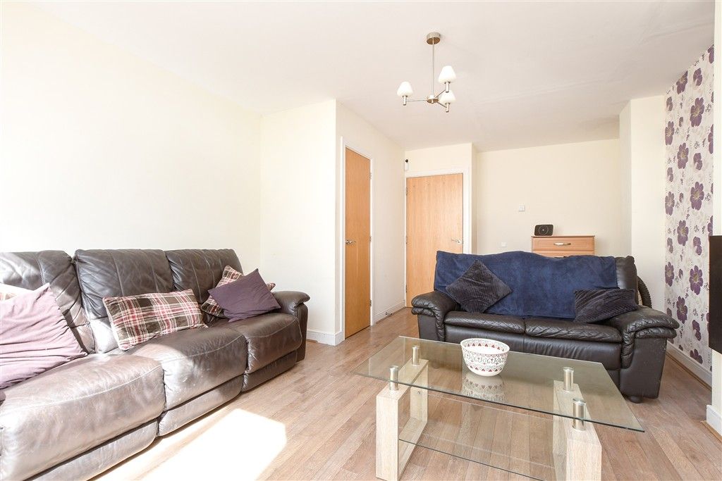 Property photo 3 of 10 Lounge