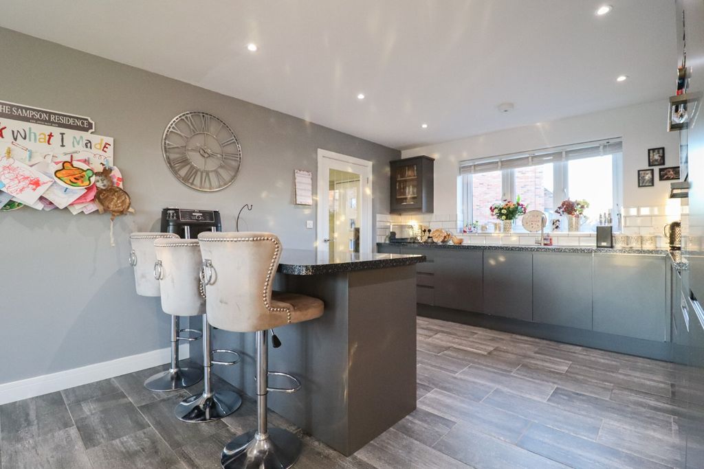 Property photo 3 of 32 3771856