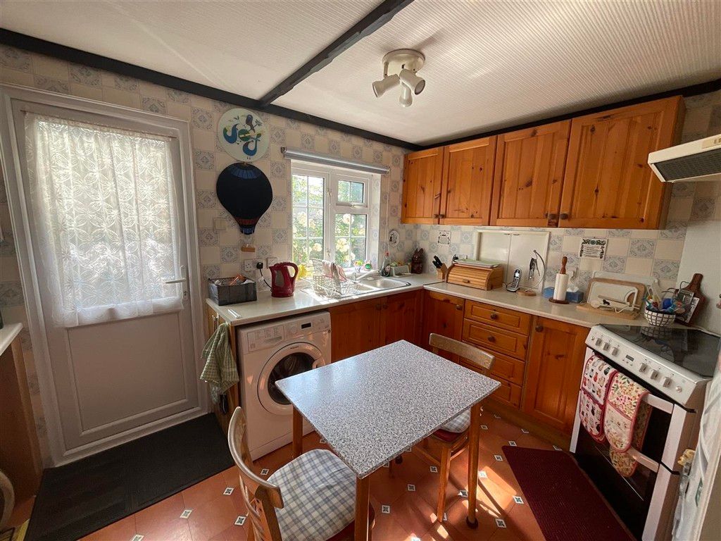 Property photo 2 of 10 Kitchen