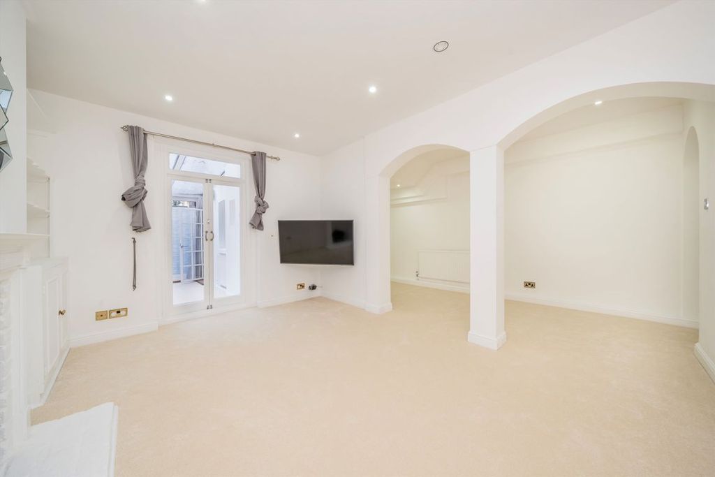 Property photo 2 of 6