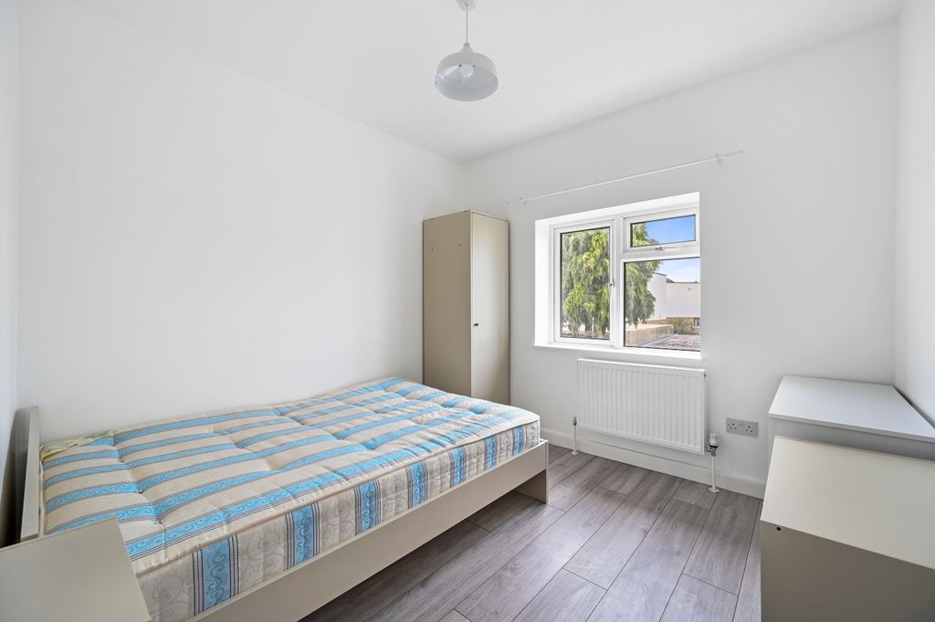 Property photo 1 of 6 Bccs - 99 Cambridge Road - Bedroom 5 (4).Jpg