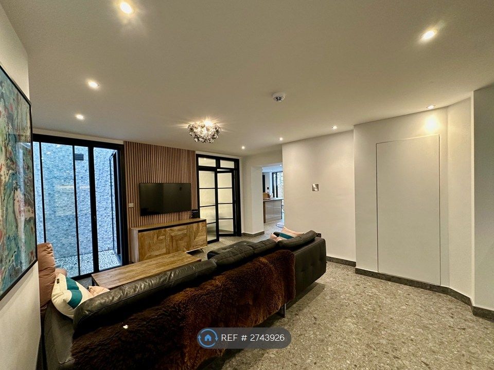 Property photo 2 of 16 Living Room