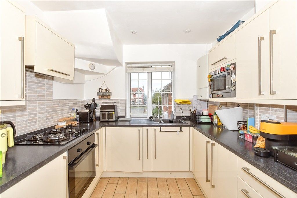 Property photo 2 of 7 Kitchen