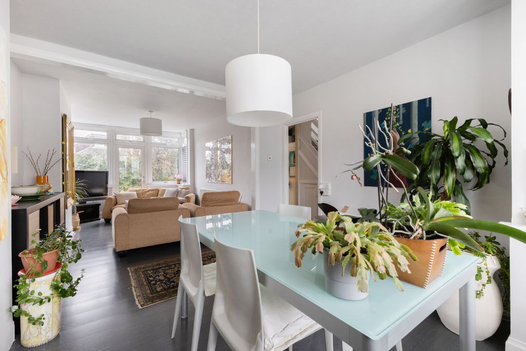 Property photo 2 of 25