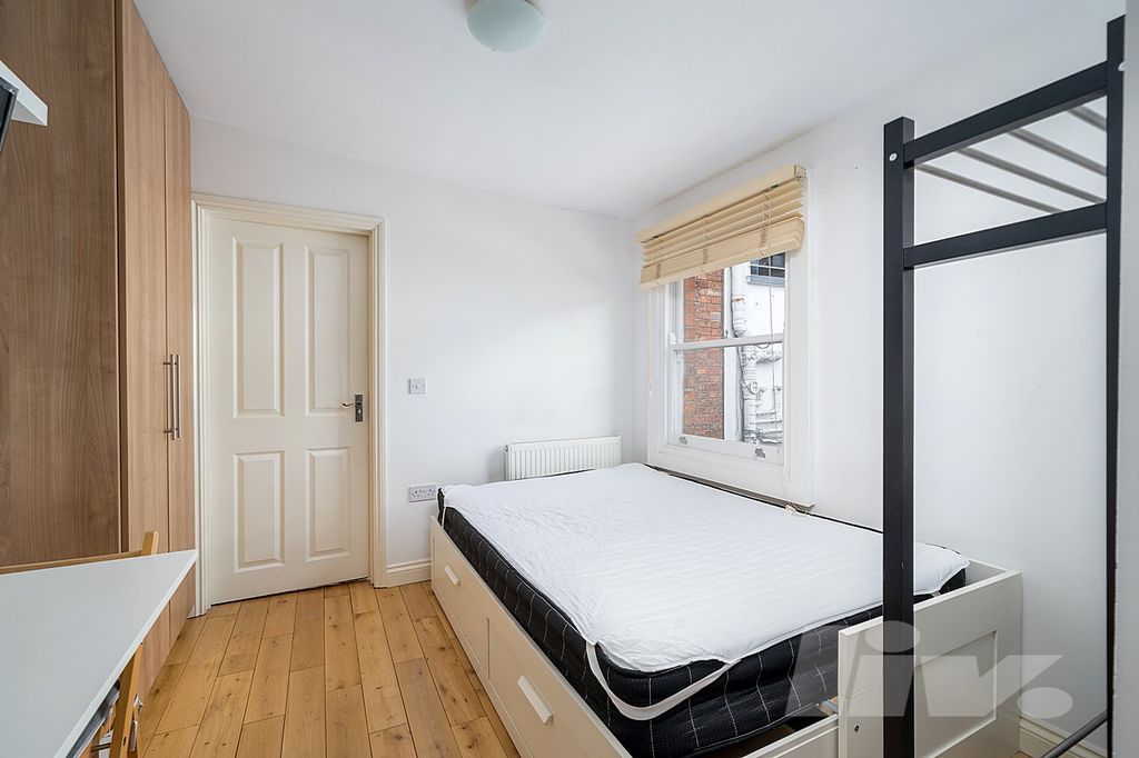 Property photo 3 of 7 Photo 6