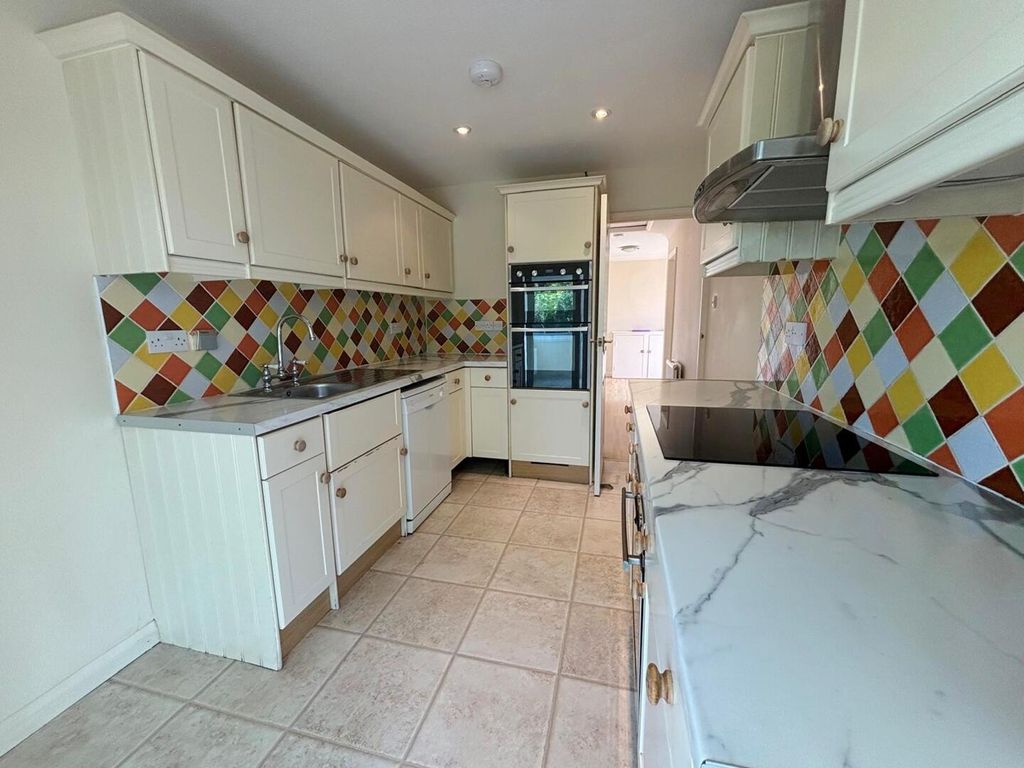Property photo 2 of 16 Kitchen
