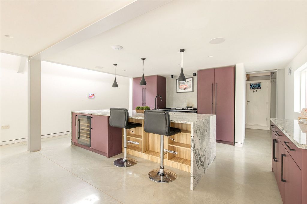 Property photo 3 of 15 Kitchen
