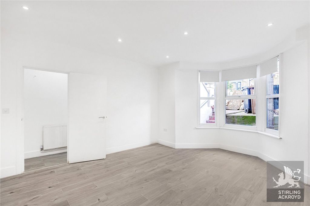 Property photo 3 of 20 Bedroom