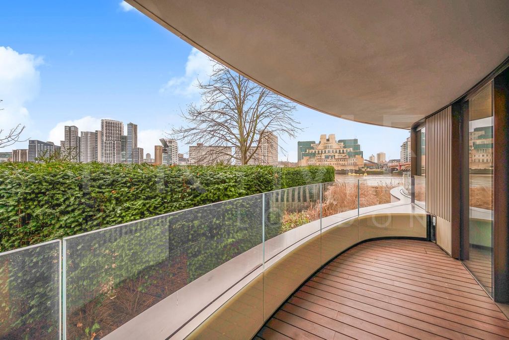 Property photo 2 of 17 Balcony2 (8).Jpg