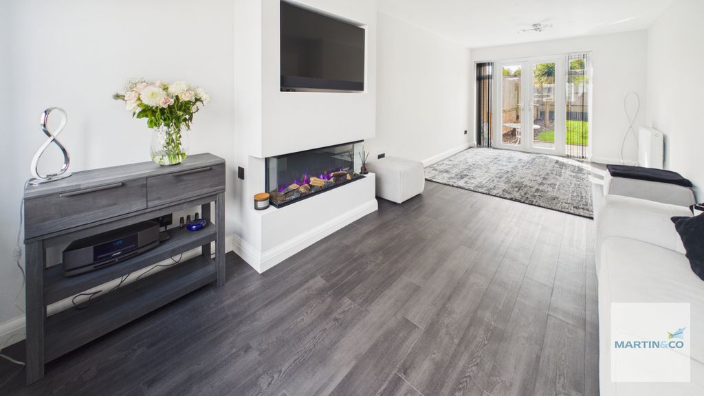 Property photo 3 of 24 Cam03663G0-Pr0261-Still019