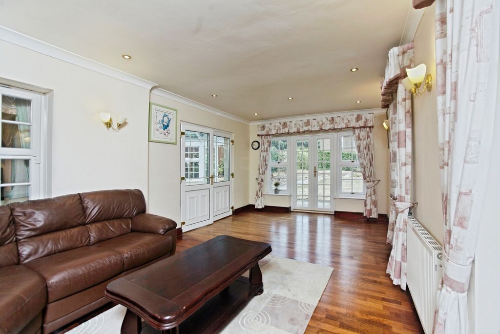 Property photo 3 of 20 Pbox-Img.Jpg
