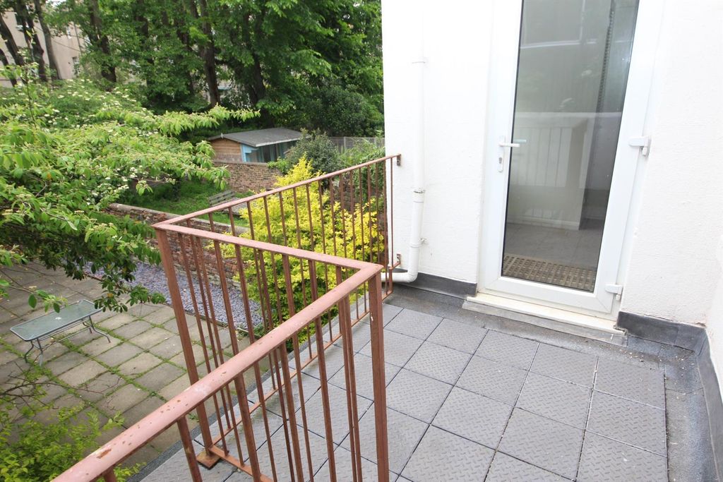Property photo 2 of 7 Balcony