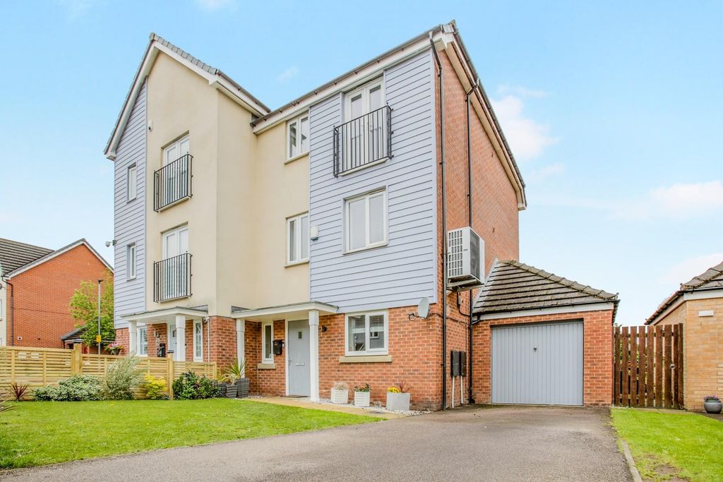 Property photo 1 of 26 Sk2c2060-Hdr.Jpg