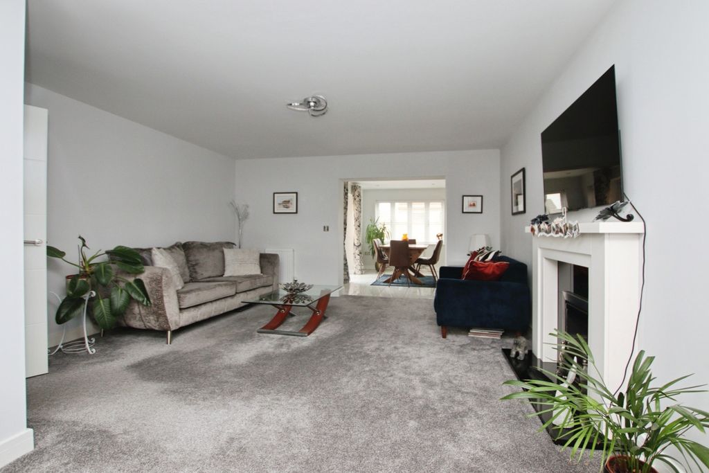 Property photo 2 of 43 4594322