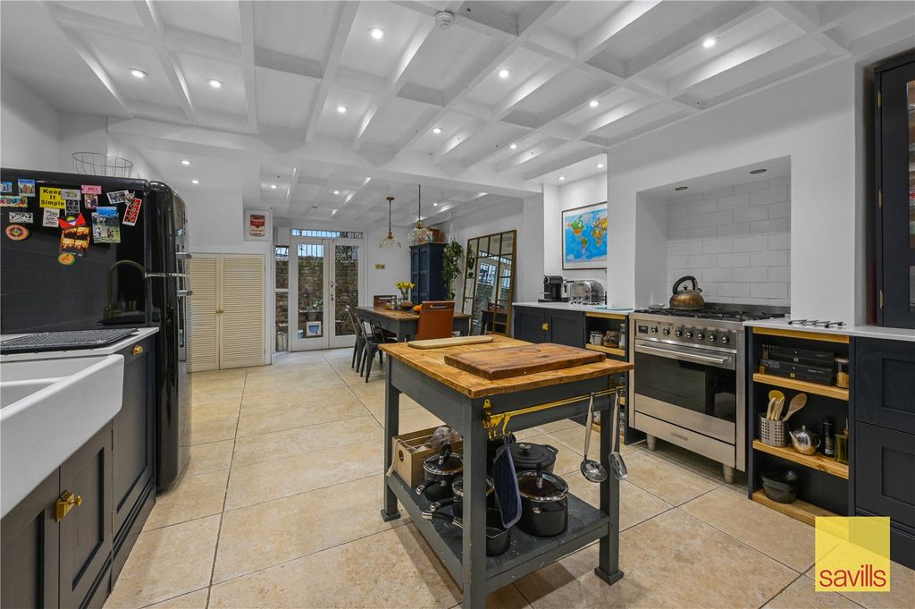 Property photo 2 of 19 Kitchen