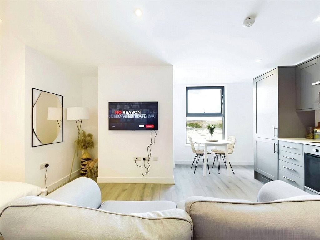 Property photo 2 of 9 Living Space