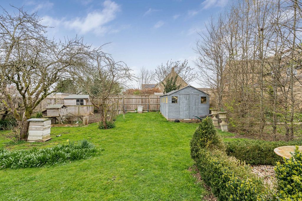 Property photo 3 of 26 Main Garden