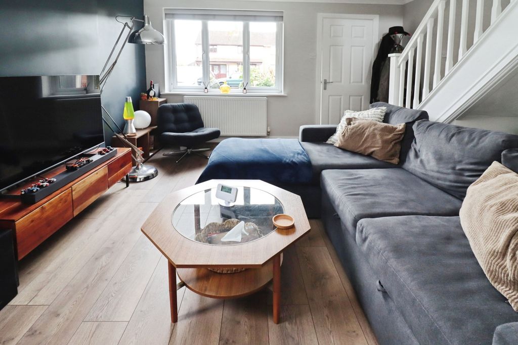 Property photo 2 of 17