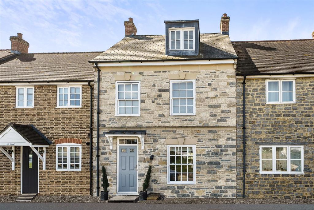 Property photo 1 of 19 Front