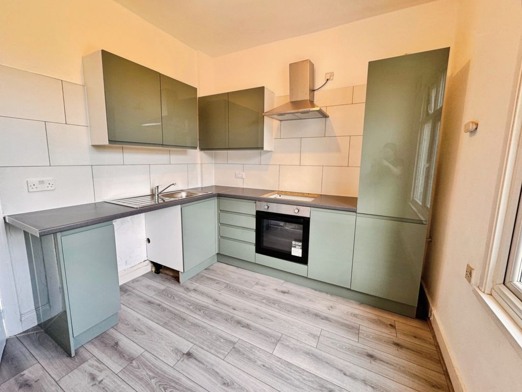 Property photo 2 of 7 Kitchen