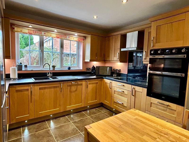 Property photo 2 of 28 Breakfast Kitchen