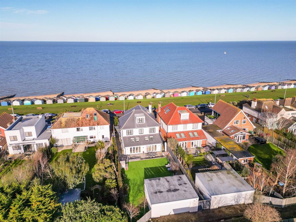 Property photo 2 of 43 Marine Parade5.Jpg