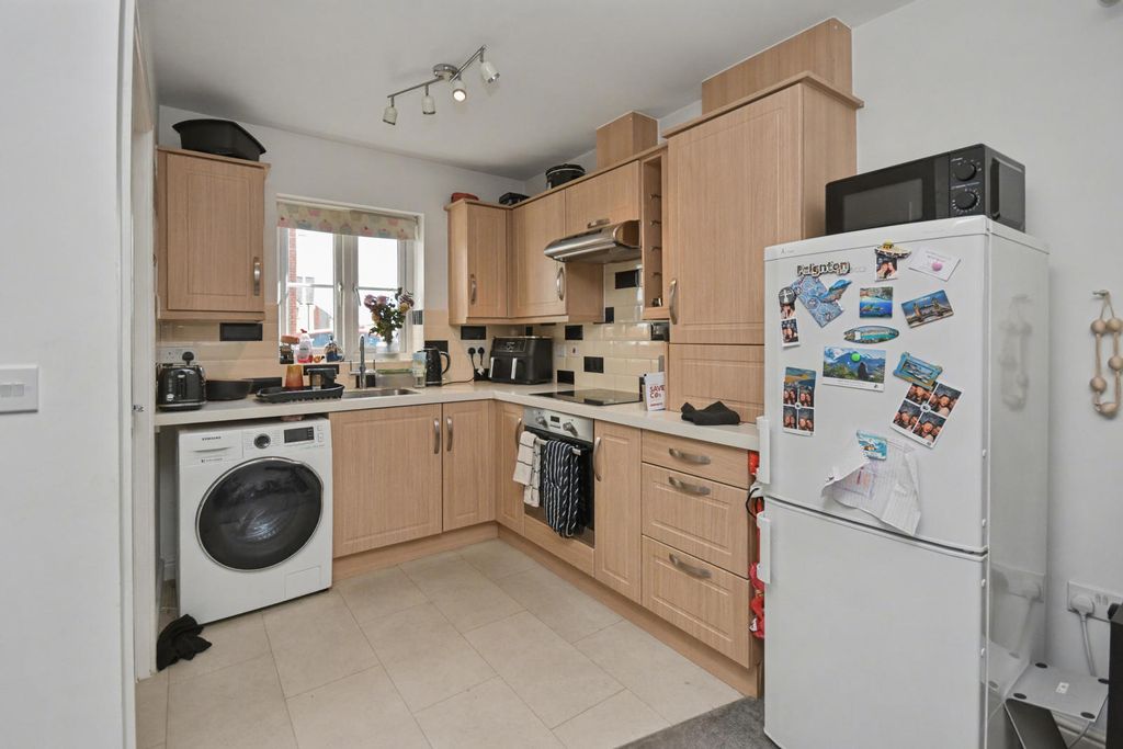 Property photo 2 of 6 20260316040905_Dsc_0