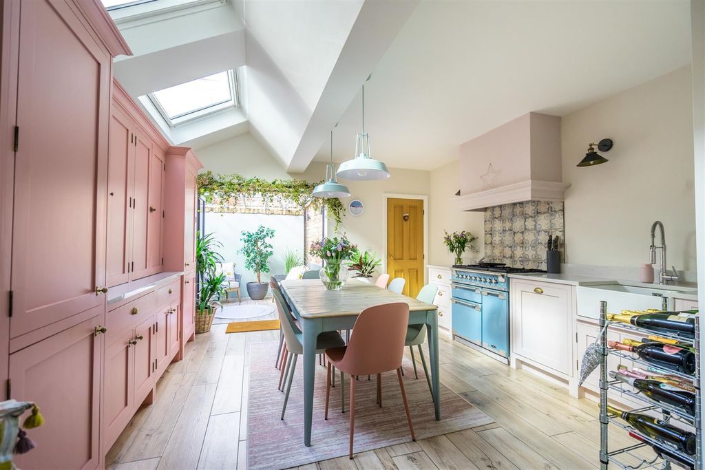Property photo 1 of 17 Thorpe St (11) Kitchen Dining.Jpg