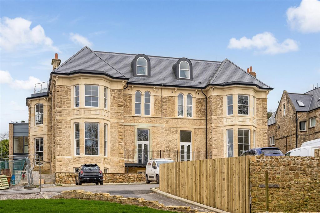 Property photo 1 of 18