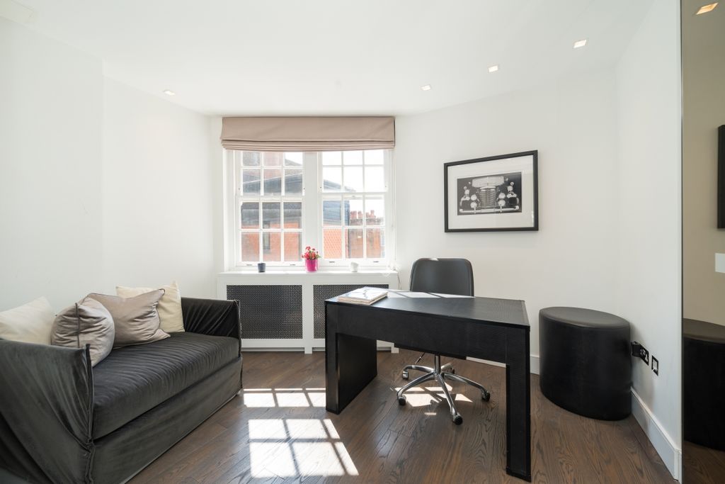 Property photo 1 of 19 Cadogan Square