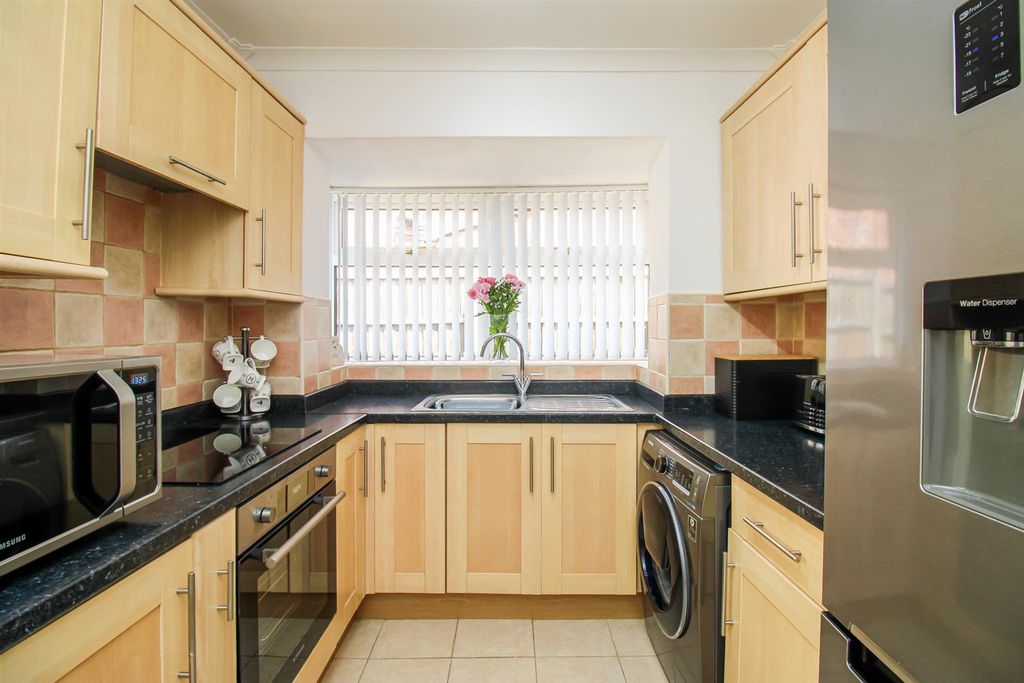 Property photo 3 of 15 Kitchen Breakfast Room