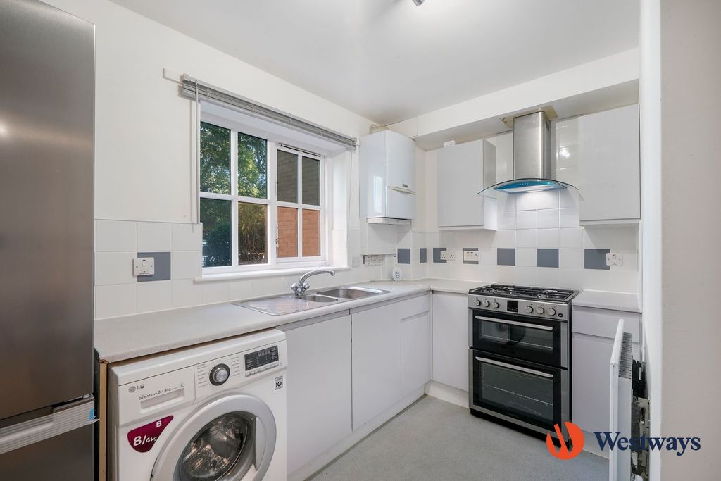 Property photo 3 of 7 Kitchen