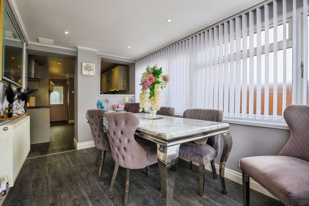 Property photo 3 of 12 Pbox-Img.Jpg