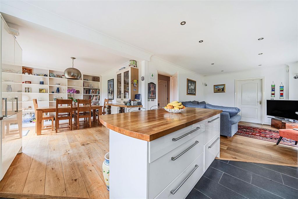 Property photo 1 of 23 1372758-8-6912185E8A2F1.Jpg