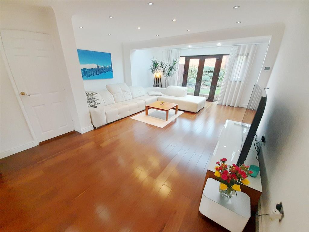 Property photo 2 of 25