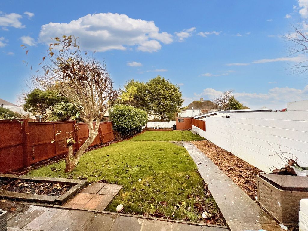 Property photo 2 of 21