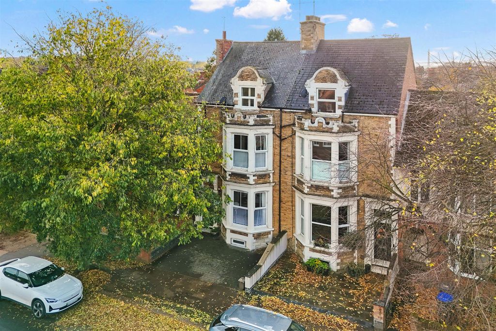 Property photo 1 of 25 74Kingsthorpegroveweb02.Jpg