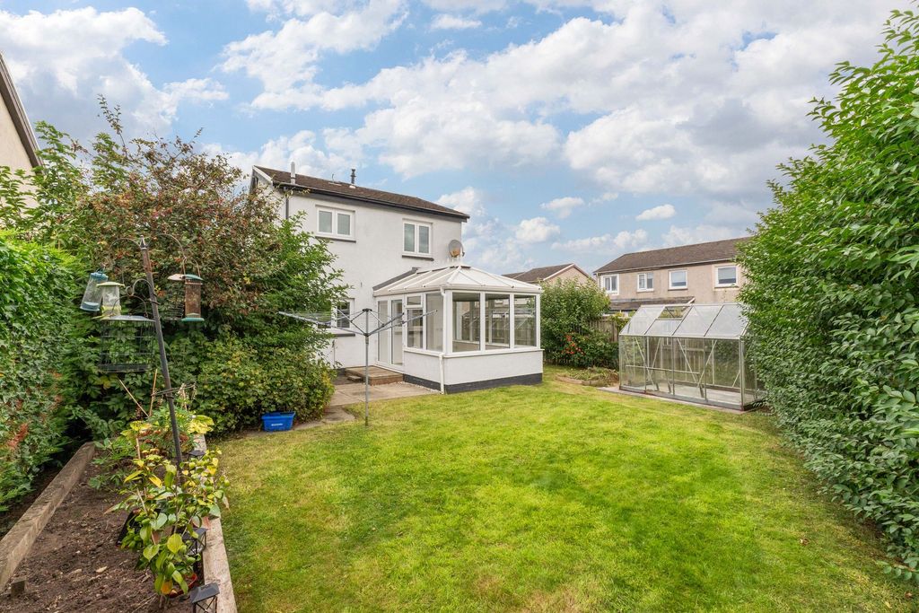 Property photo 2 of 30
