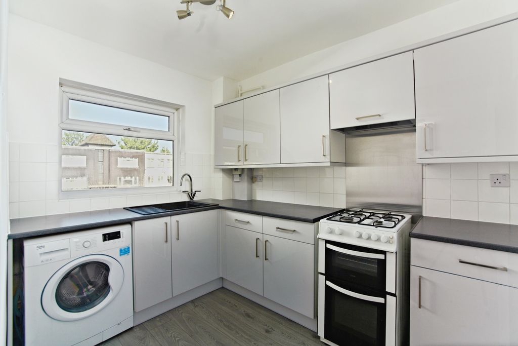 Property photo 1 of 11 Kitchen