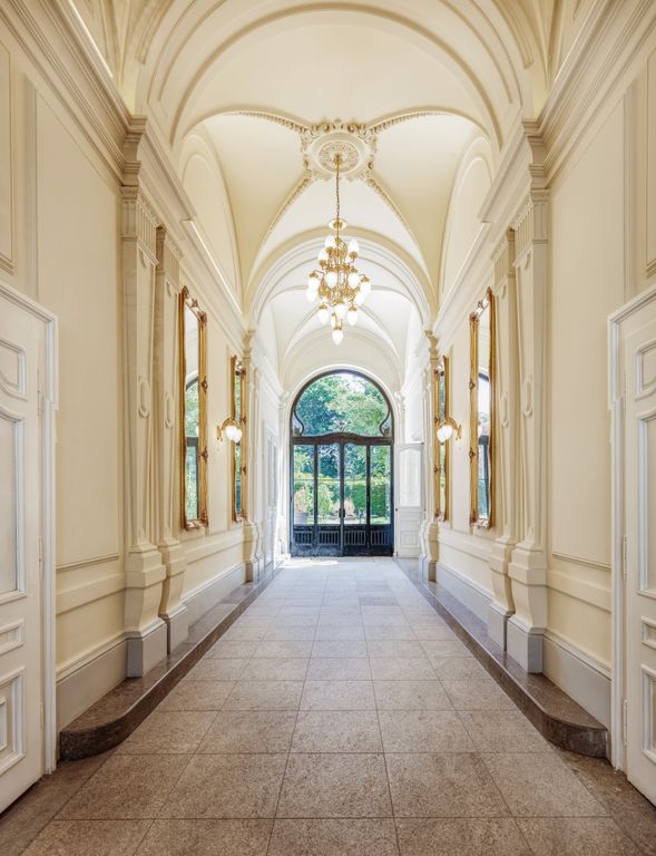 Property photo 2 of 15 Entrance