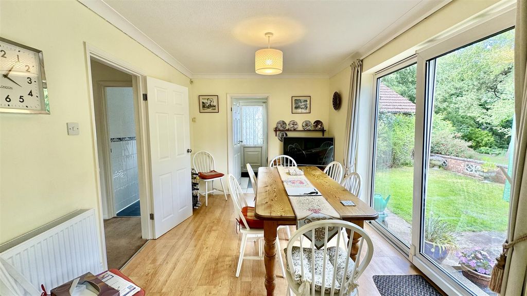 Property photo 2 of 39