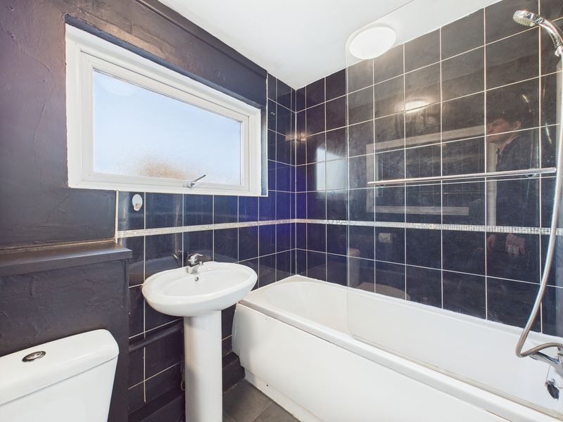 Property photo 3 of 11 Bathroom